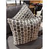Image 1 : Throw pillows