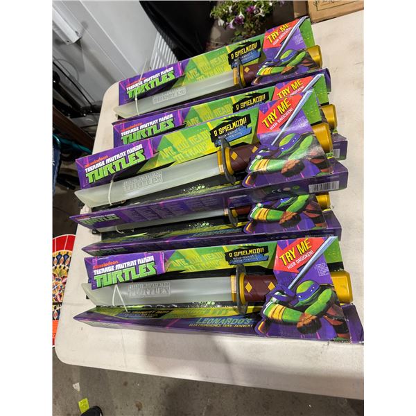 Teenage mutant ninja Turtles swords
