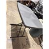 Image 1 : Folding table