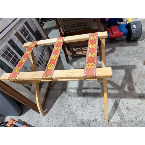 Luggage stand