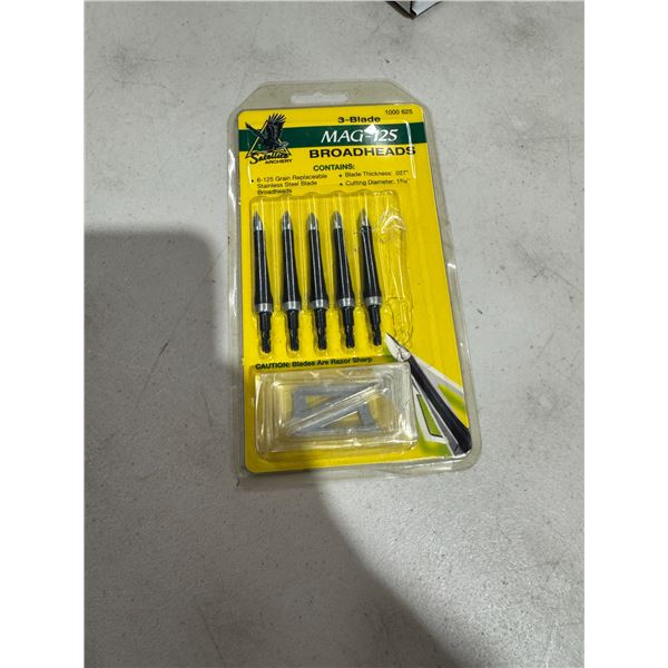 Archery broadheads three blade