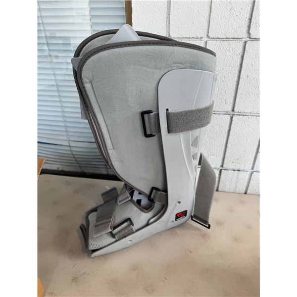 BREG boot XL