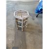 Image 1 : Plant stand