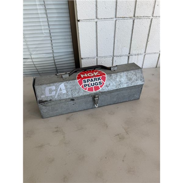 Metal  toolbox