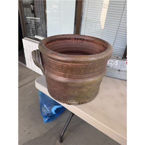 Pottery planter