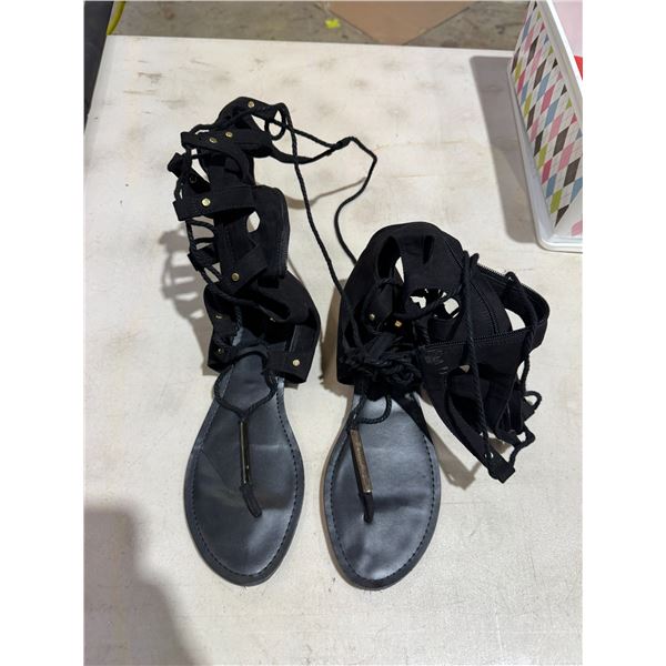 Ladies shoes, size 10