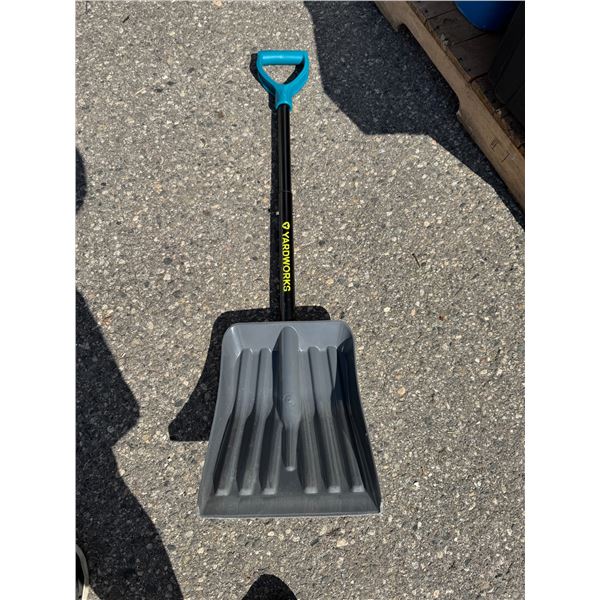 Yardwork shovel