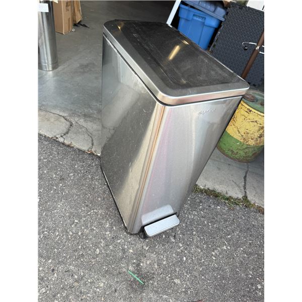 Step garbage can