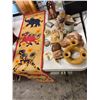 Image 2 : Pottery, decor, and other items