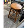 Image 1 : Stool