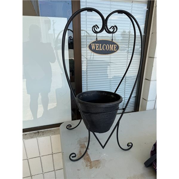 Welcome plant decor