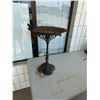 Image 1 : Cast iron Bird bath