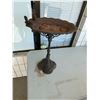Image 2 : Cast iron Bird bath