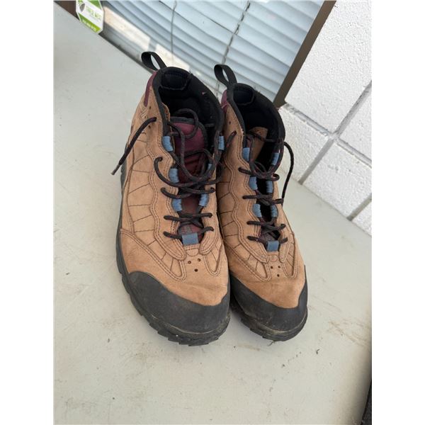 Nike Footwear size 10