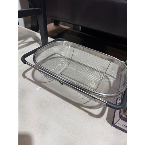 Adjustable strainer