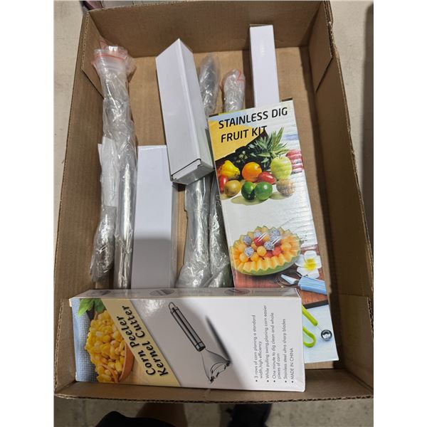 Corn peeler, fruit kit, and fruit cutter