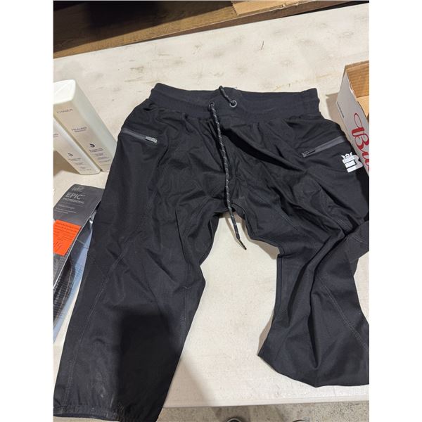 NWT brokig size small shorts