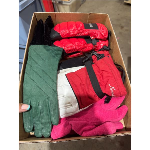 Lot of mitts and gloves
