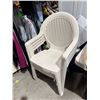 Image 1 : 4 stacking patio chairs