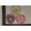 Image 2 : 3 PLASTIC CASINO GAMING CHIPS: $2 FORT MCDOWELL,