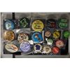 Image 1 : 18 ASSORTED VINTAGE BUTTONS: SNOOPY, AMERICA ON