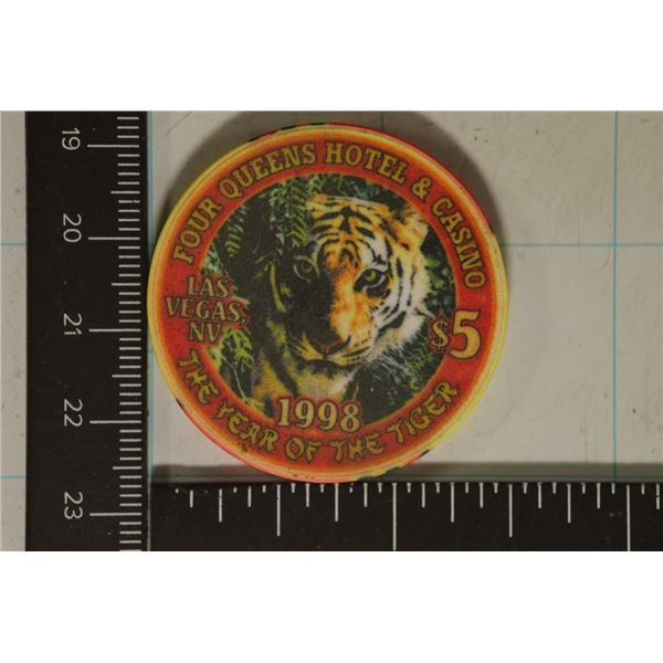 1998 FOUR QUEENS HOTEL & CASINO $5 CASINO CHIP