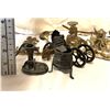 Image 3 : Collection of vintage brass figurines and decorative items