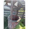 Image 2 : decorative wishing well approx 5 '