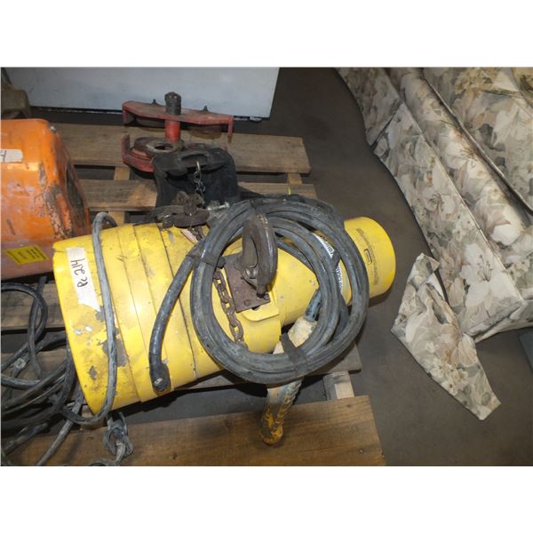 1/2 Ton Electric Hoist w/ Beam Trolly