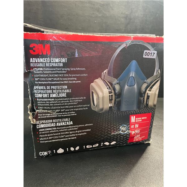 1 3M Advanced Comfort Reusable Respirator - Size Medium - New (Damaged Box)