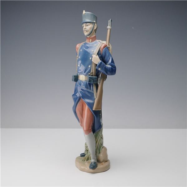 Lladro Porcelain Figurine, Spanish Soldier 01005255