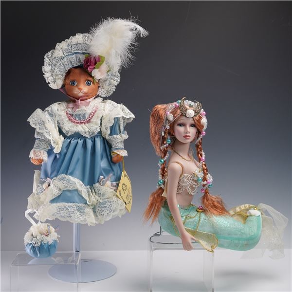 2pc  SHower Stoppers and Kingstate Porcelain Collection Dolls