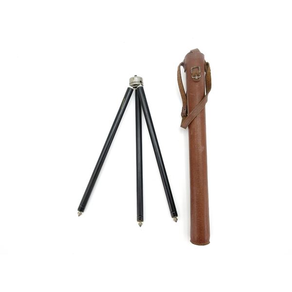 UNKNOWN TRIPOD IN LEATHER CASE