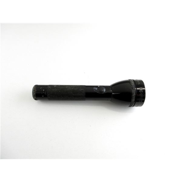 MAG-LITE FLASHLIGHT