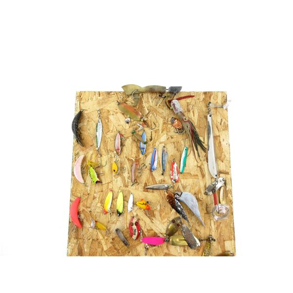 ASSORTED FISHING LURE LOT