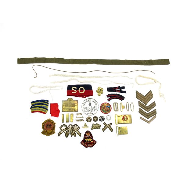 WWII / POST-WWII CANADIAN MILITARY BADGES, BUTTONS, ETC. LOT