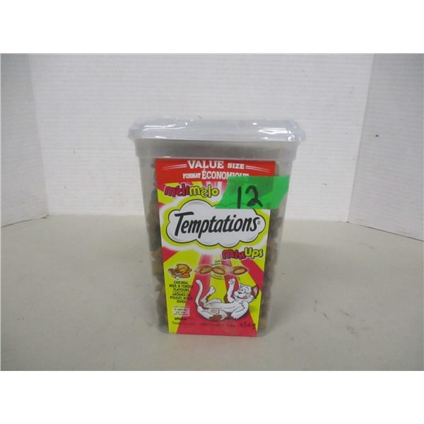 NEW:  TEMPTATIONS CHICKEN/BEEF/TURKEY FLAVOR CAT TREATS (454G) - CONTAINER