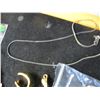 Image 9 : TRAY C/W ASSORTED JEWELRY