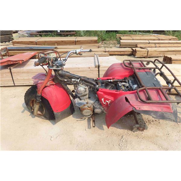 1982 Honda 200??? 3 Wheeler for Parts or Repairs.