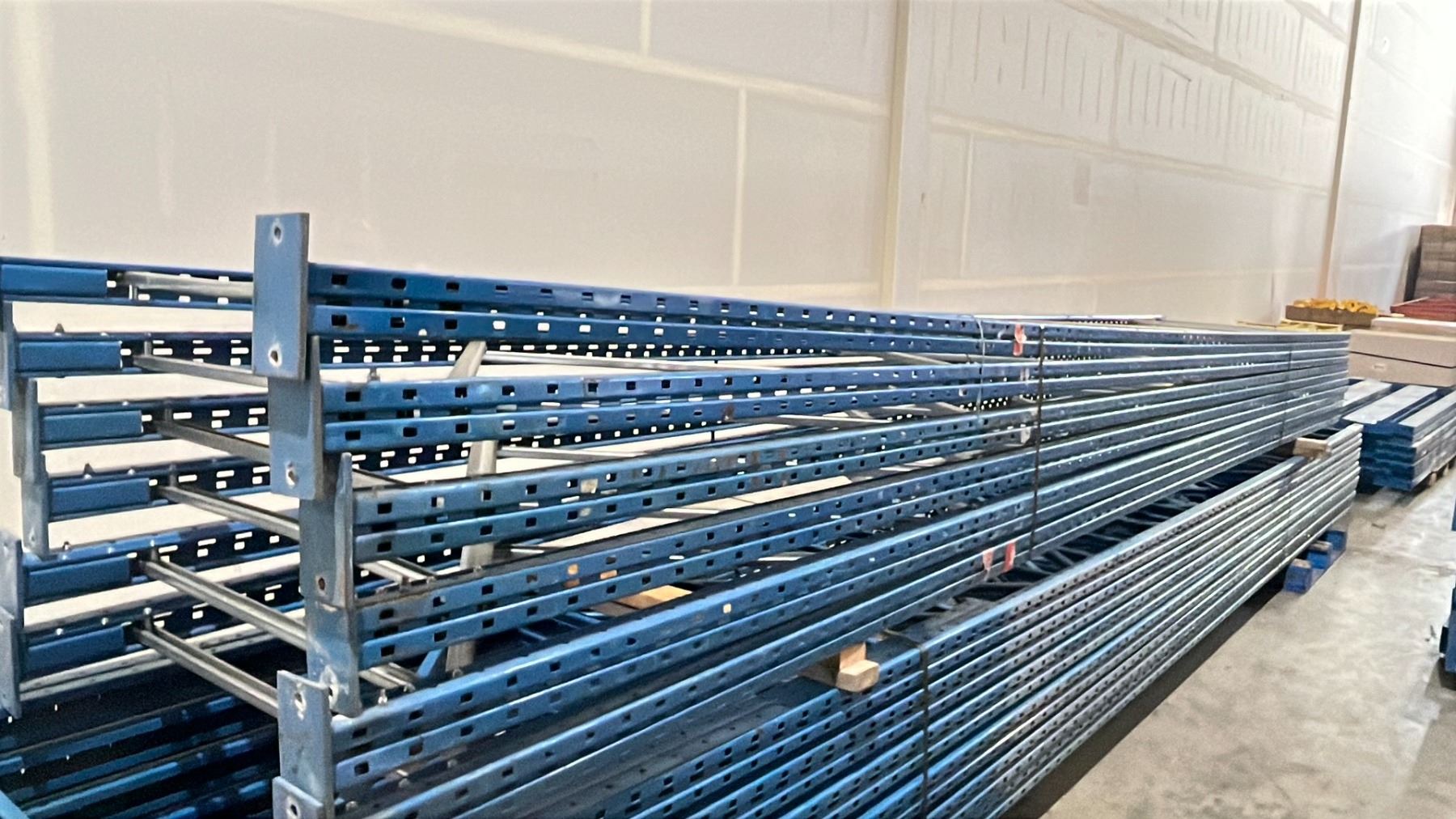 BLUE PALLET RACKING UPRIGHTS (6 PCS.) - APPROX. 20'H X 42