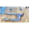 Image 2 : BLUE 2500 LBS CAPACITY PALLET JACK