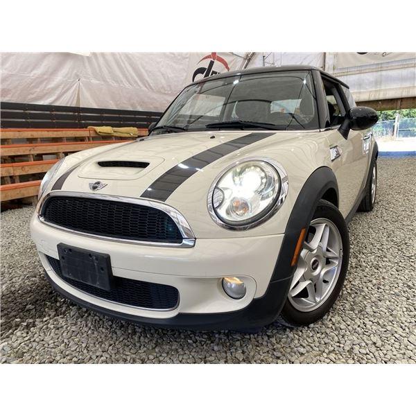 2010 MINI COOPER, WHITE, 142179 KMS, FRONT WHEEL DRIVE. - DZ71360