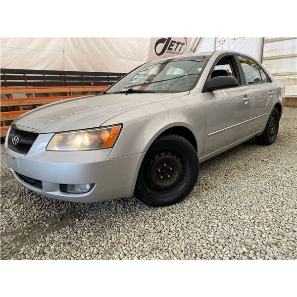 2008 HYUNDAI SONATA, SILVER, 245508 KMS, FRONT WHEEL DRIVE. - D392194