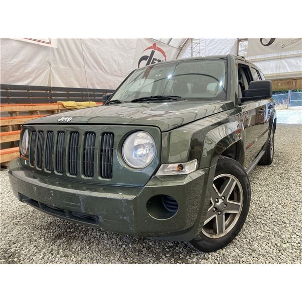 2009 JEEP PATRIOT, GREEN, 221775 KMS, FOUR WHEEL DRIVE. - D134921