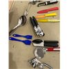 Image 2 : 310 -- KITCHEN UTENSILS
