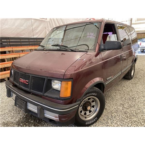 1992 GMC SAFARI XT, RED, 303113 KMS, REAR WHEEL DRIVE. - D536459