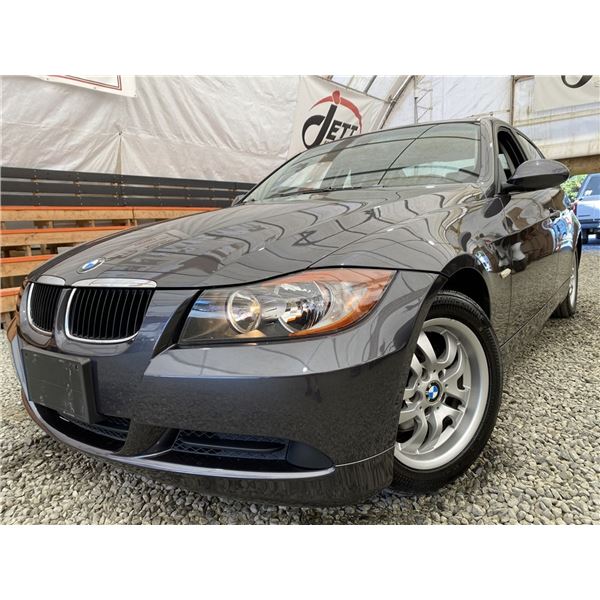 2007 BMW 323I, GREY, 130867 KMS, REAR WHEEL DRIVE. - DC97547