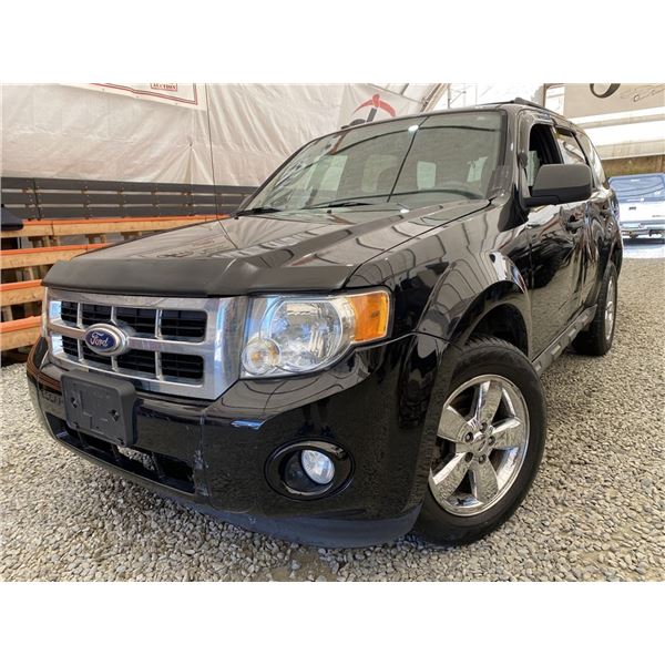 2010 FORD ESCAPE, BLACK, 193611 KMS, ALL WHEEL DRIVE. - DD40866