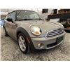 Image 8 : 2007 MINI COOPER, GOLD, 177983 KMS, FRONT WHEEL DRIVE. - PT55849