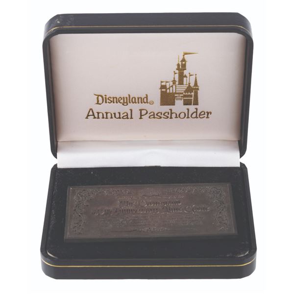 An Annual Passholder 40th Anniversary Time Capsule Pin.